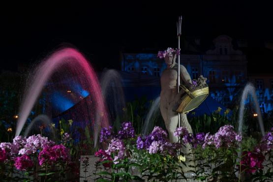 Fontanna z rzeźbą Neptuna w kwiatach, Rynek, Bielsko-Biała